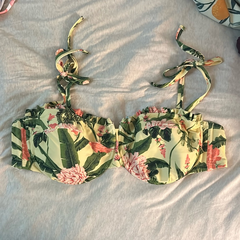 Floral underwire bikini top from Target. Size 22.